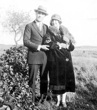 Regina_Avery Larsen.jpg - Daniel Avery Larson and Regina, nee Stove.